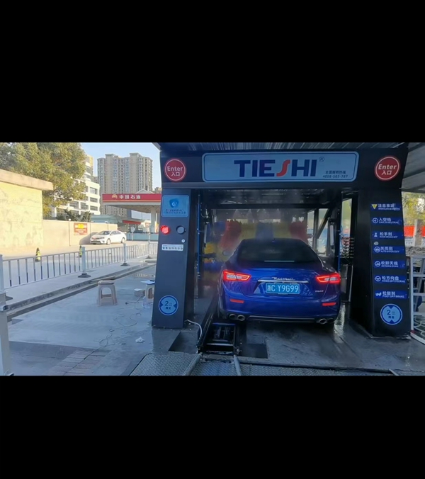 現(xiàn)場拍攝連續(xù)式隧道機洗車
