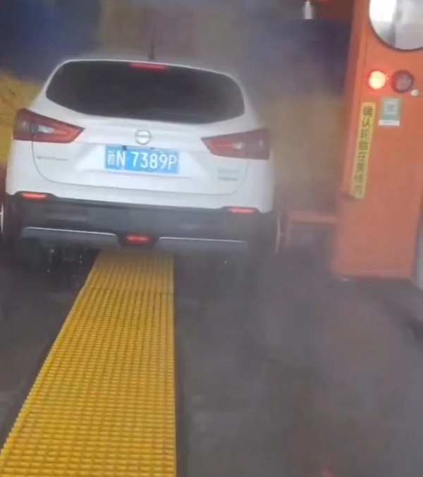 中國(guó)-新疆～阿拉爾市...中國(guó)好遠(yuǎn)的地方...距離6000公里...美嘉德洗車(chē)機(jī)-清洗車(chē)輛拍攝